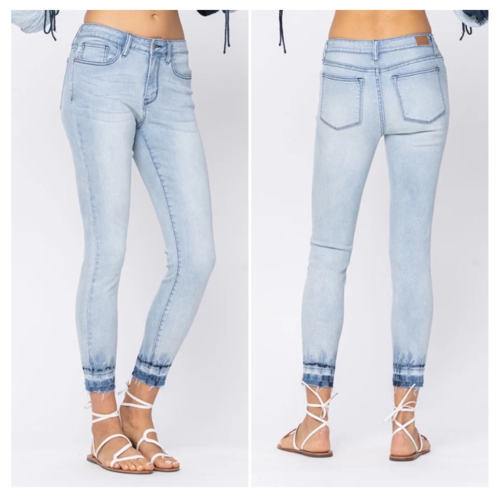 Judy Blue Light Wash Luna Skinny tie dye Jeans with raw hem size 13/31